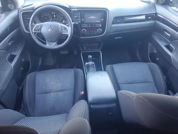 JA4AZ3A36KJ000807 2019 MITSUBISHI OUTLANDER - Image 8