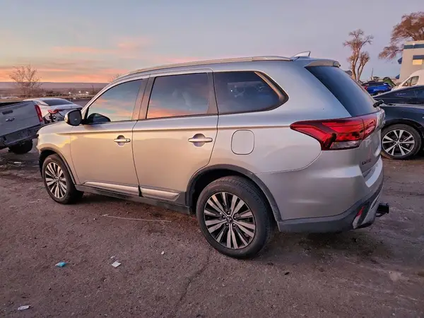 JA4AZ3A36KJ001939 2019 MITSUBISHI OUTLANDER - Image 2