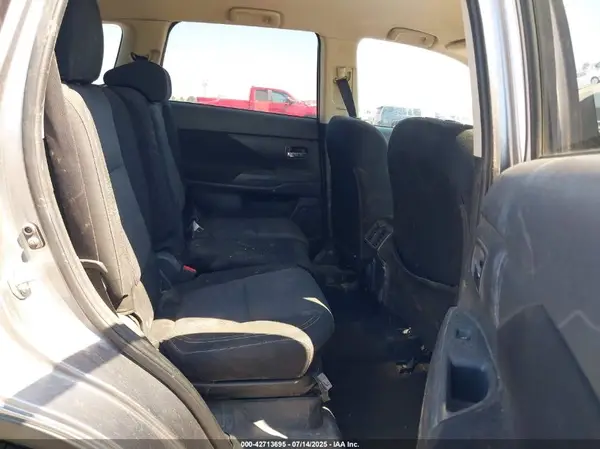 JA4AZ3A36KZ008133 2019 MITSUBISHI OUTLANDER - Image 8