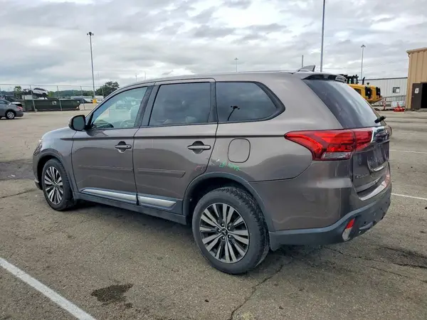 JA4AZ3A36KZ008228 2019 MITSUBISHI OUTLANDER - Image 2