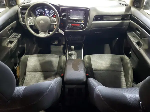 JA4AZ3A36KZ011856 2019 MITSUBISHI OUTLANDER - Image 8
