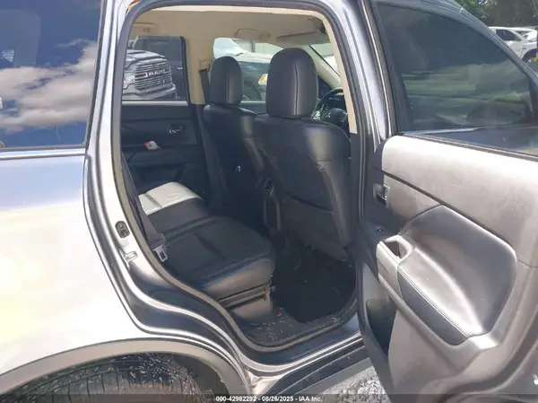 JA4AZ3A36KZ039897 2019 MITSUBISHI OUTLANDER - Image 8