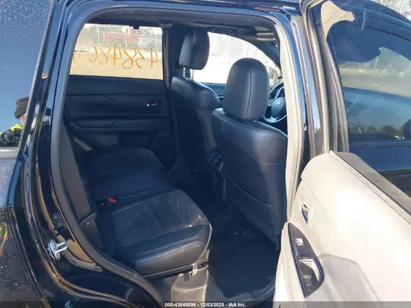 JA4AZ3A36KZ039981 2019 MITSUBISHI OUTLANDER - Image 8