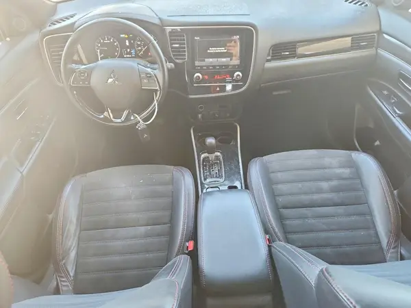 JA4AZ3A36LZ005220 2020 MITSUBISHI OUTLANDER - Image 8
