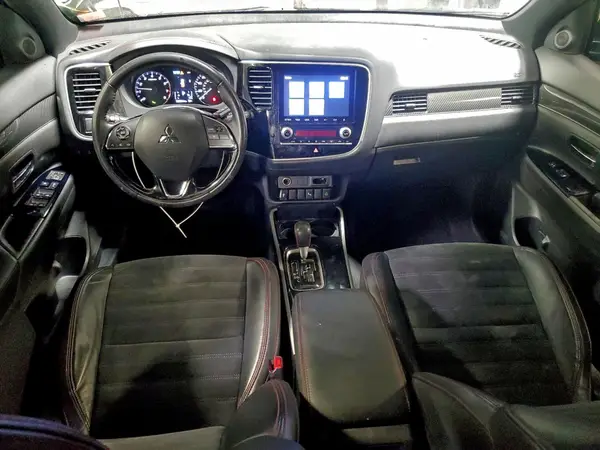 JA4AZ3A36LZ007064 2020 MITSUBISHI OUTLANDER - Image 8