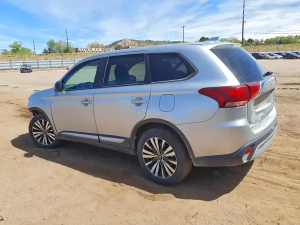 JA4AZ3A36LZ017545 2020 MITSUBISHI OUTLANDER - Image 2