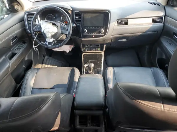 JA4AZ3A36LZ018212 2020 MITSUBISHI OUTLANDER - Image 8