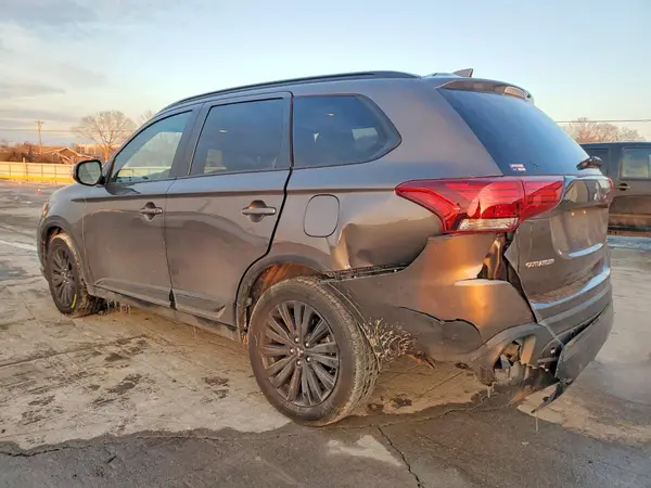 JA4AZ3A36LZ027444 2020 MITSUBISHI OUTLANDER - Image 2