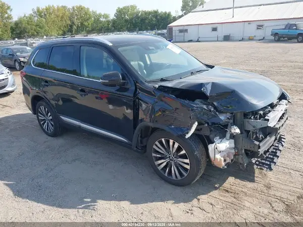 JA4AZ3A36LZ028898 2020 MITSUBISHI OUTLANDER - Image 1