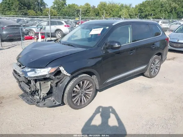JA4AZ3A36LZ028898 2020 MITSUBISHI OUTLANDER - Image 2