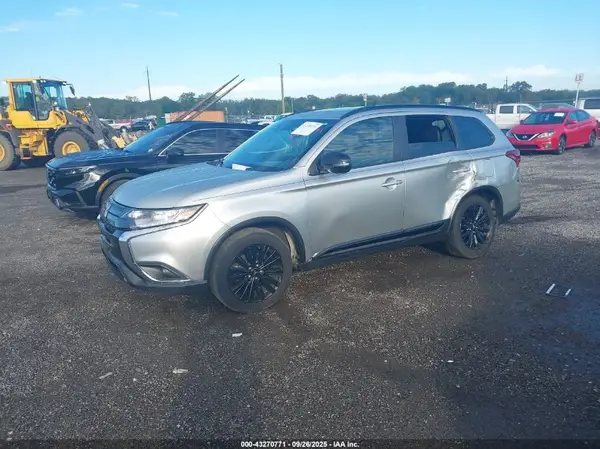 JA4AZ3A36LZ032045 2020 MITSUBISHI OUTLANDER - Image 2