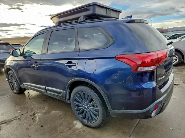 JA4AZ3A36LZ035429 2020 MITSUBISHI OUTLANDER - Image 2