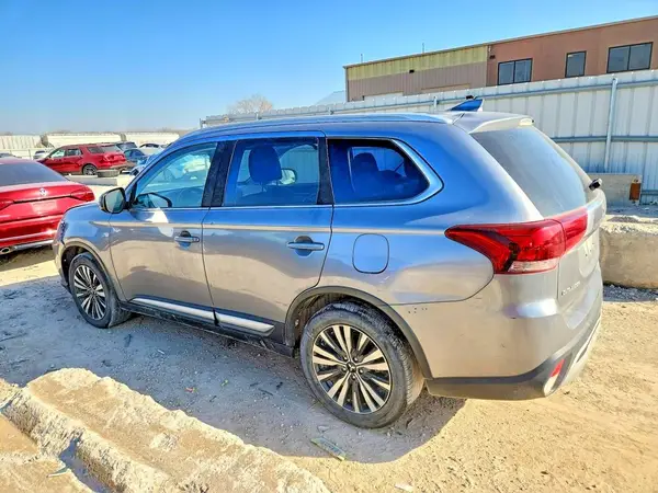 JA4AZ3A36LZ036113 2020 MITSUBISHI OUTLANDER - Image 2