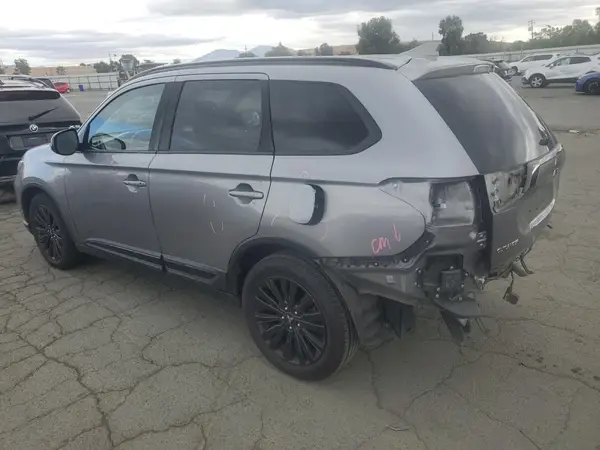 JA4AZ3A36LZ037455 2020 MITSUBISHI OUTLANDER - Image 2