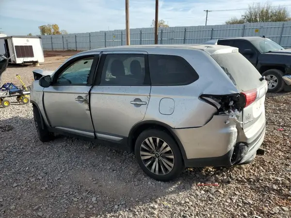 JA4AZ3A36LZ039125 2020 MITSUBISHI OUTLANDER - Image 2