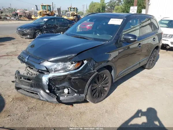 JA4AZ3A36LZ040646 2020 MITSUBISHI OUTLANDER - Image 2