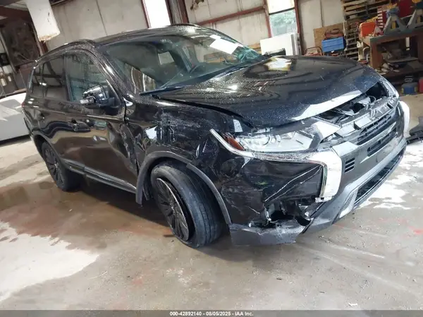 JA4AZ3A36LZ040968 2020 MITSUBISHI OUTLANDER - Image 1