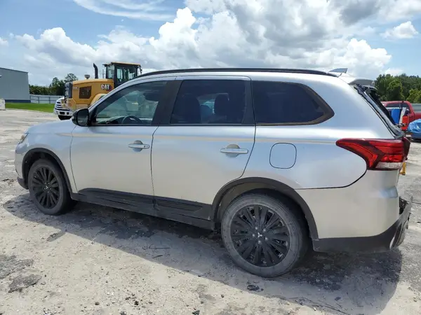 JA4AZ3A36LZ043384 2020 MITSUBISHI OUTLANDER - Image 2