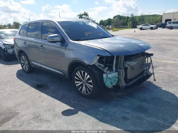 JA4AZ3A36LZ044504 2020 MITSUBISHI OUTLANDER - Image 1