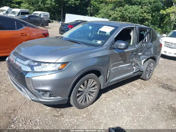 JA4AZ3A36LZ044714 2020 MITSUBISHI OUTLANDER - Image 2