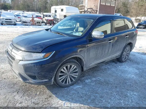 JA4AZ3A36LZ045751 2020 MITSUBISHI OUTLANDER - Image 2