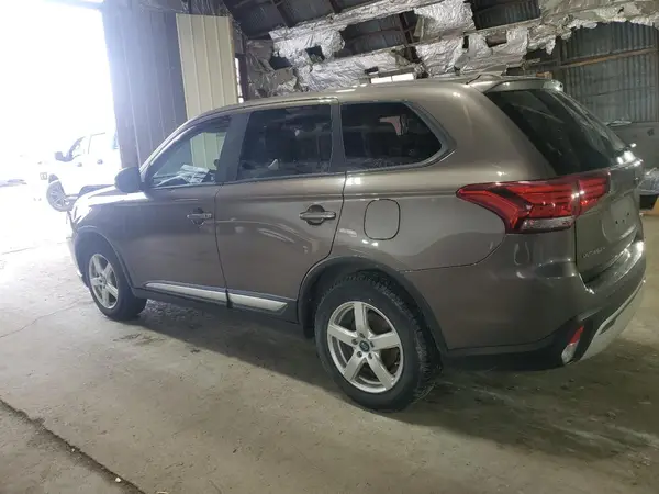 JA4AZ3A36LZ047239 2020 MITSUBISHI OUTLANDER - Image 2