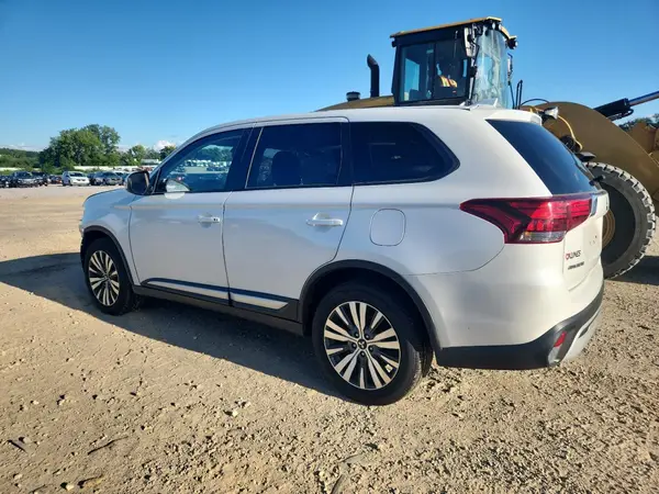 JA4AZ3A36LZ047998 2020 MITSUBISHI OUTLANDER - Image 2