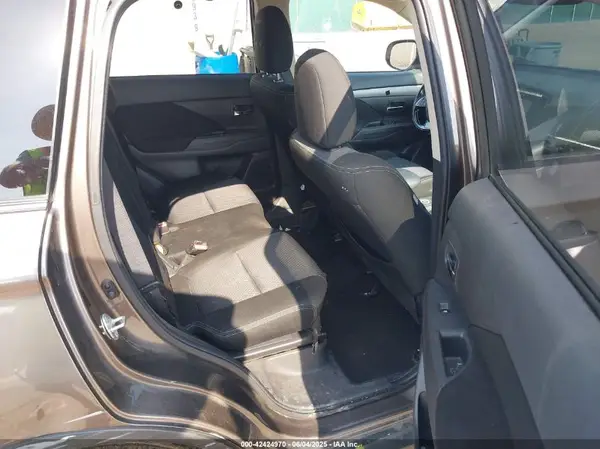 JA4AZ3A37GZ011274 2016 MITSUBISHI OUTLANDER - Image 8