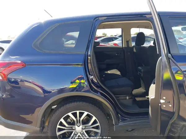 JA4AZ3A37GZ014126 2016 MITSUBISHI OUTLANDER - Image 8