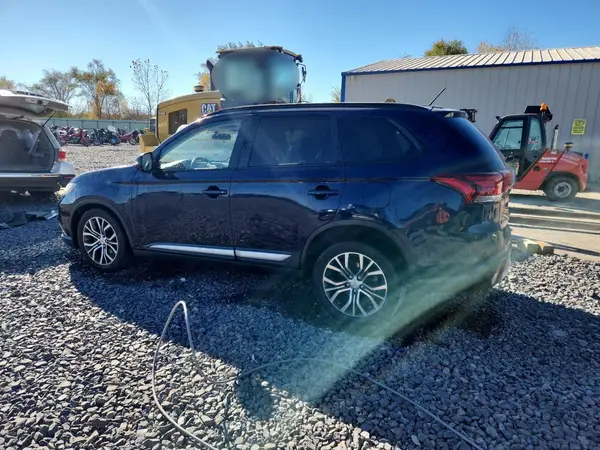 JA4AZ3A37GZ035607 2016 MITSUBISHI OUTLANDER - Image 2