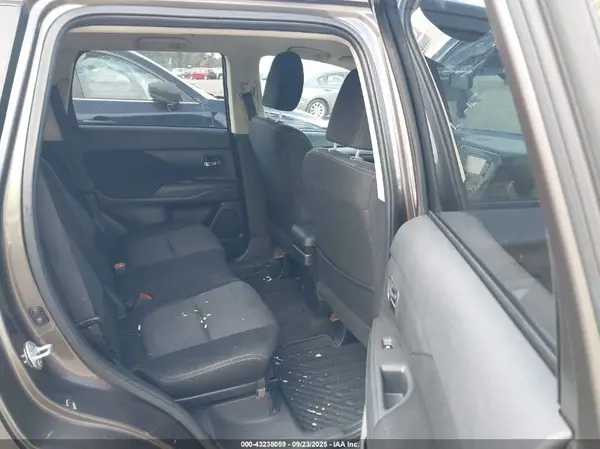 JA4AZ3A37GZ044260 2016 MITSUBISHI OUTLANDER - Image 8
