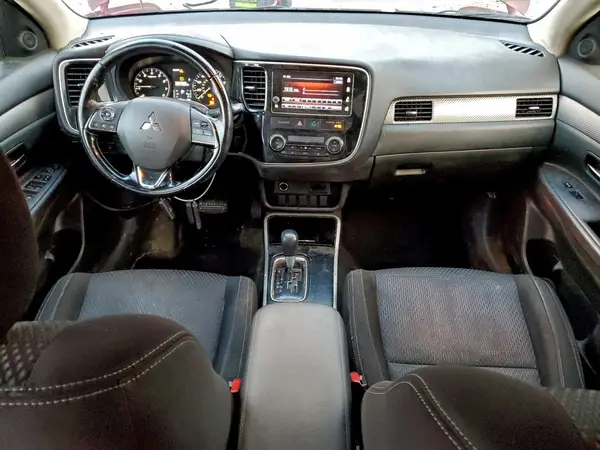 JA4AZ3A37HZ002978 2017 MITSUBISHI OUTLANDER - Image 8