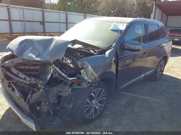 JA4AZ3A37HZ004214 2017 MITSUBISHI OUTLANDER - Image 2