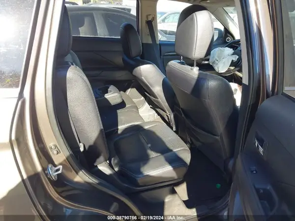 JA4AZ3A37HZ004214 2017 MITSUBISHI OUTLANDER - Image 8
