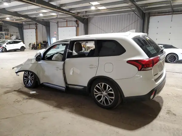 JA4AZ3A37HZ007114 2017 MITSUBISHI OUTLANDER - Image 2
