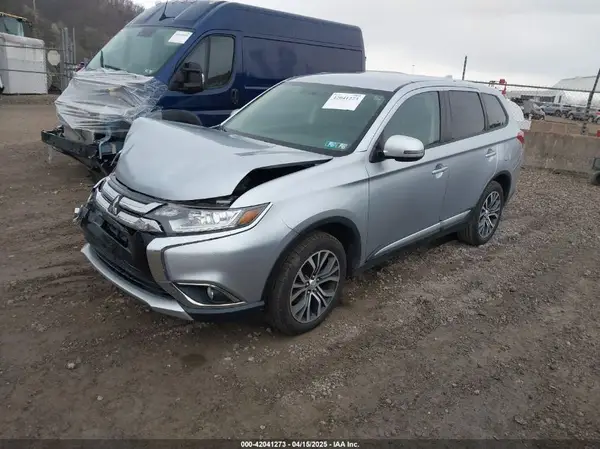 JA4AZ3A37HZ011020 2017 MITSUBISHI OUTLANDER - Image 2