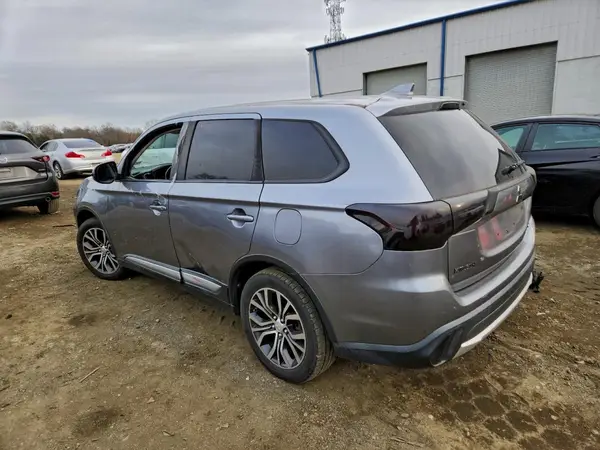JA4AZ3A37HZ015715 2017 MITSUBISHI OUTLANDER - Image 2