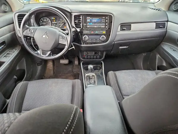 JA4AZ3A37HZ015715 2017 MITSUBISHI OUTLANDER - Image 8