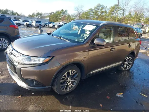JA4AZ3A37HZ015942 2017 MITSUBISHI OUTLANDER - Image 2