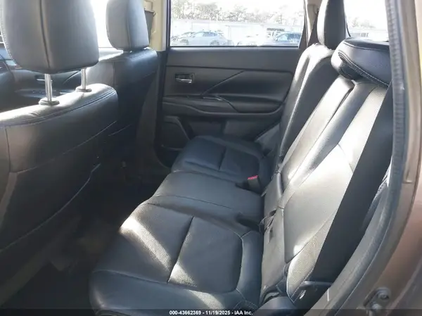 JA4AZ3A37HZ015942 2017 MITSUBISHI OUTLANDER - Image 8