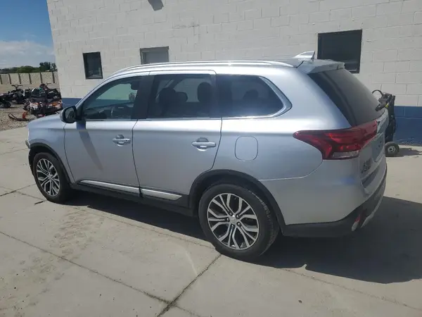 JA4AZ3A37HZ018968 2017 MITSUBISHI OUTLANDER - Image 2