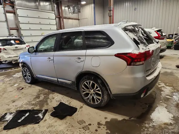 JA4AZ3A37HZ020185 2017 MITSUBISHI OUTLANDER - Image 2