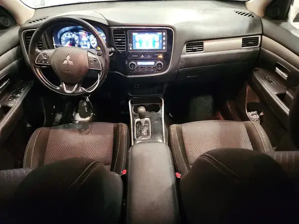 JA4AZ3A37HZ020185 2017 MITSUBISHI OUTLANDER - Image 8