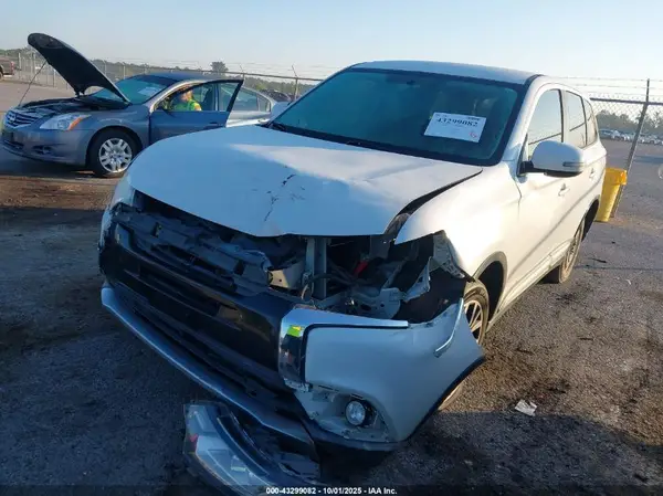 JA4AZ3A37HZ022275 2017 MITSUBISHI OUTLANDER - Image 2