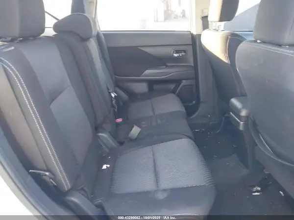 JA4AZ3A37HZ022275 2017 MITSUBISHI OUTLANDER - Image 8