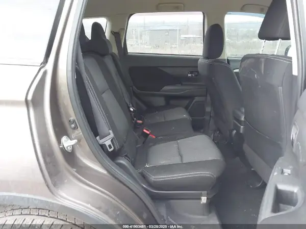 JA4AZ3A37HZ031879 2017 MITSUBISHI OUTLANDER - Image 8