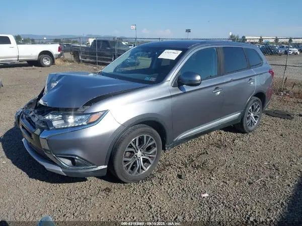 JA4AZ3A37HZ045135 2017 MITSUBISHI OUTLANDER - Image 2