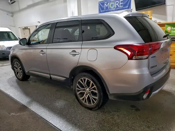 JA4AZ3A37HZ045748 2017 MITSUBISHI OUTLANDER - Image 2