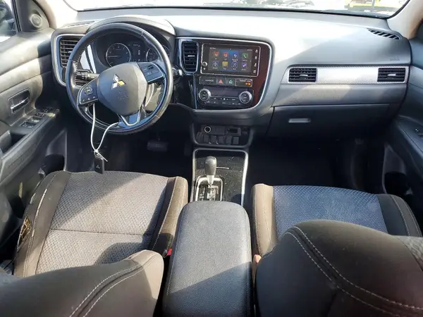 JA4AZ3A37HZ045930 2017 MITSUBISHI OUTLANDER - Image 8
