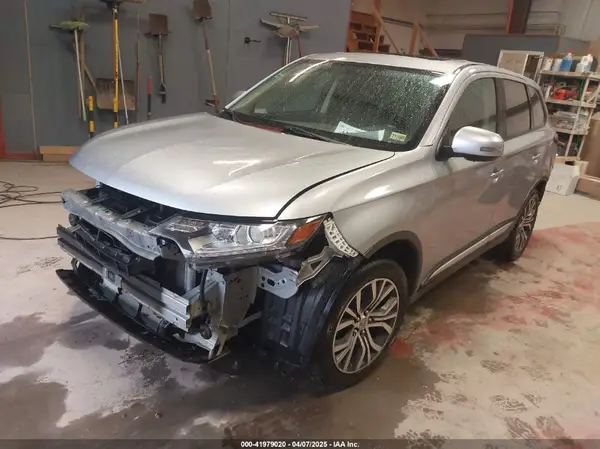 JA4AZ3A37HZ049251 2017 MITSUBISHI OUTLANDER - Image 2